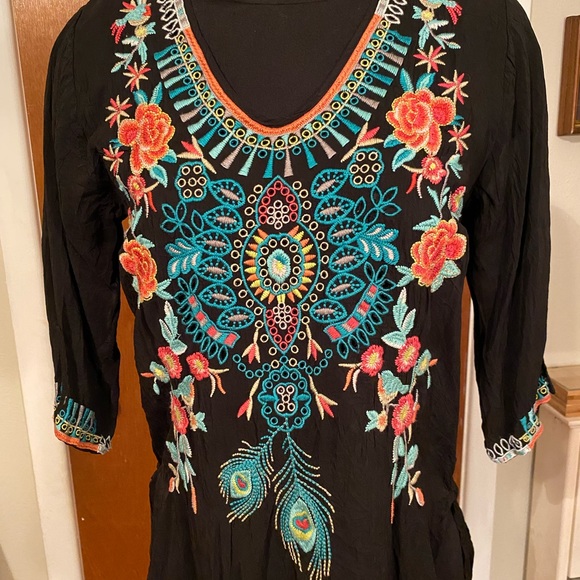 - Johnny Was Embroidered tunic extra small - Picture 3 of 5